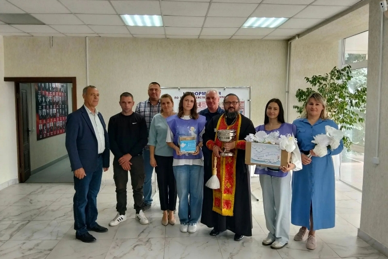 Сотрудники городской и районной администрации приняли участие в благотворительной акции «Белый Цветок»