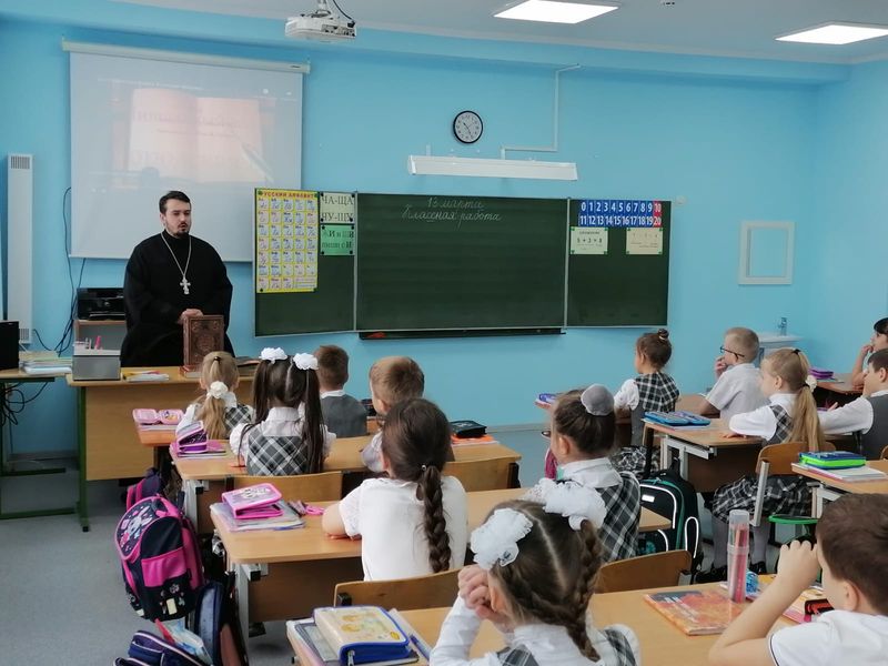 В благочинии прошли просветительские беседы к Дню православной книги