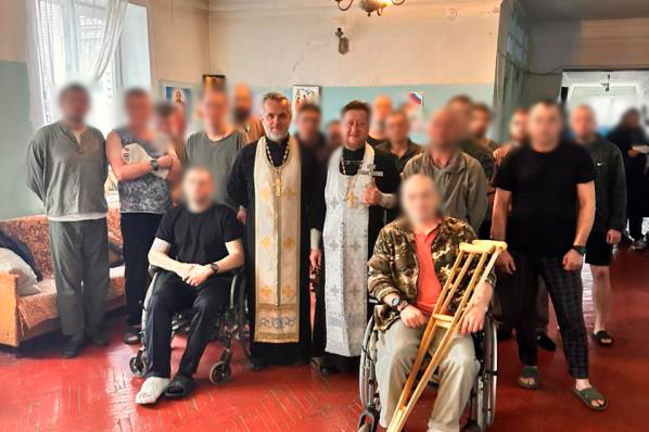 Духовенство Россошанской епархии посетили пять военных госпиталей, расположенных в зоне СВО