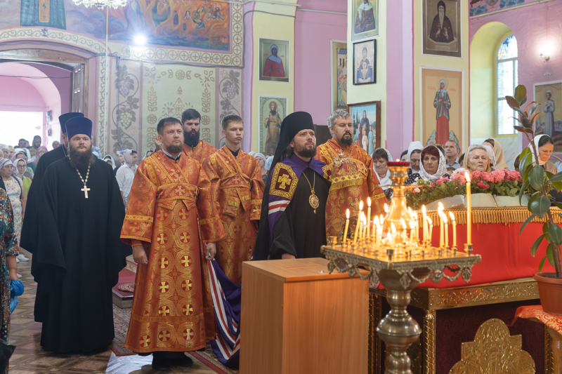 Преосвященнейший Епископ Дионисий возглавил престольное торжество храма великомученика и целителя Пантелеимона с. Пришиб