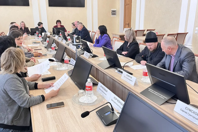 Благочинный Богучарского церковного округа принял участие в заседании Общественной палаты