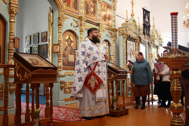 Настоятеля Казанского храма п. Каменка прихожане поздравили с Днем отца
