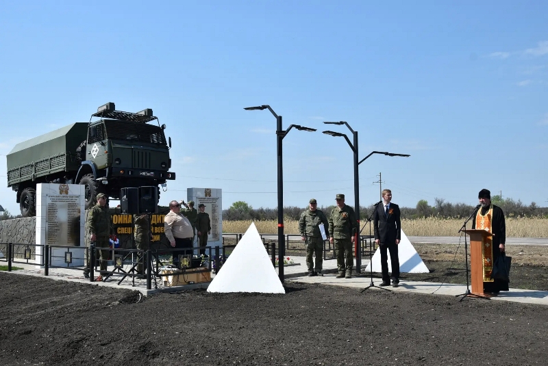 В Кантемировке состоялось открытие памятника воинам автомобилистам участникам специальной военной операции
