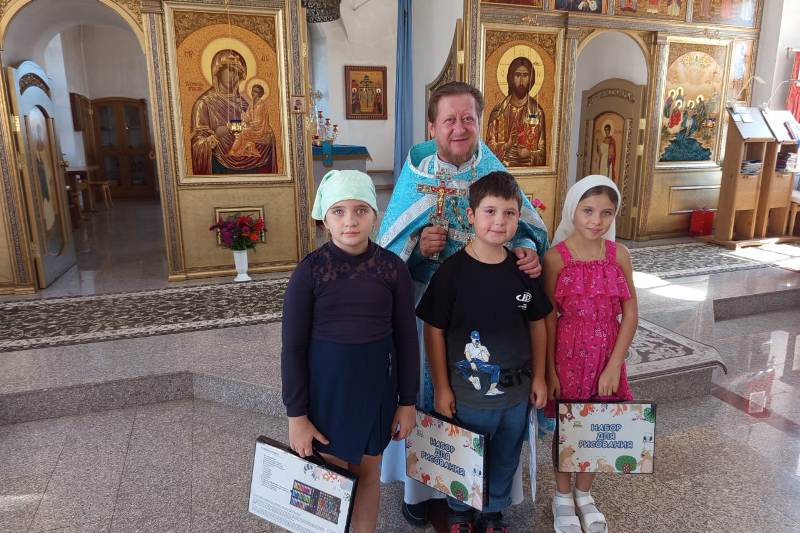 В Богучарском и Кантемировском районах благочиния подвели итоги благотворительной акции «Собери ребенка в школу» и благословили детей на новый учебный год