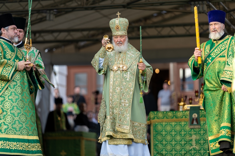 В канун праздника обретения мощей прп. Сергия Радонежского епископ Дионисий сослужил Патриарху Кириллу за всенощным бдением в Троице-Сергиевой лавре
