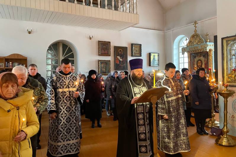 Чтения канона прп. Андрея Критского в Казанском храме поселка Каменка
