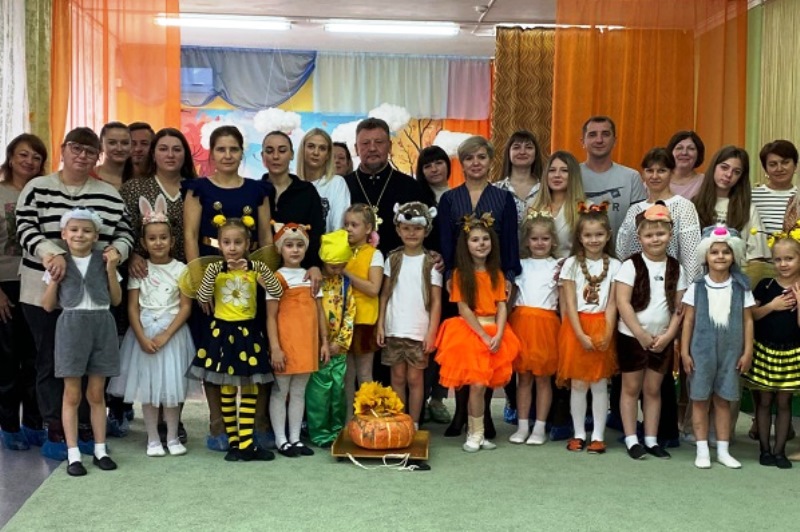 Клирик благочиния посетил детский сад № 21 г. Россошь Клирик благочиния посетил детский сад № 21 г. Россошь