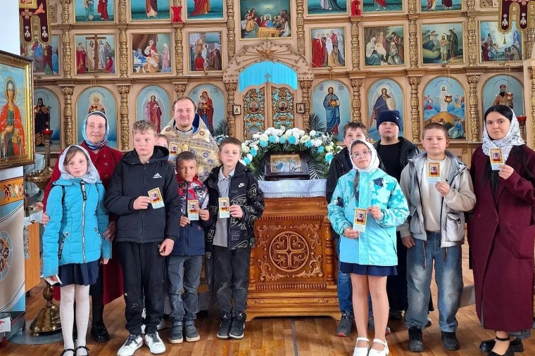 Ученики Дроздовской школы помолились в храме Преображения Господня села Заболотовка в праздник Благовещения