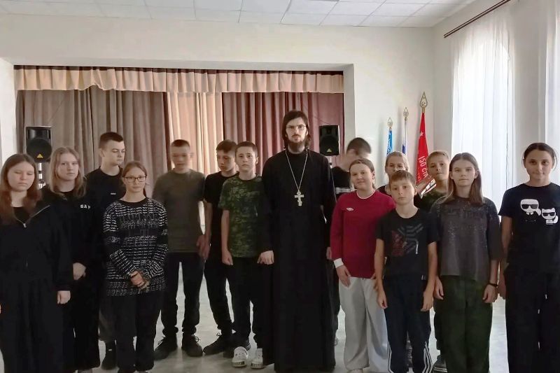 Иерей Олег Потапов встретился с воспитанниками филиала Горожанского казачьего кадетского корпуса в городе Острогожске