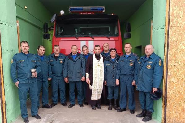 Визит священника в пожарно-спасательную часть Каменского района