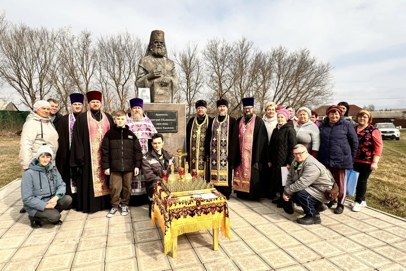 Соборная панихида духовенства Россошанского церковного округа в слободе Караяшник