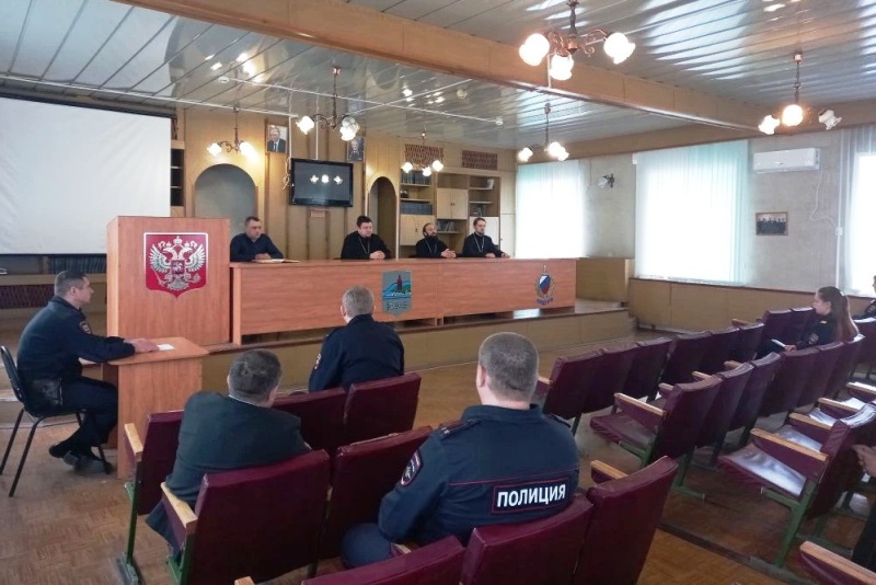 В ОМВД России по Калачеевскому району прошел информационный час на тему «Великий Пост – путь к Пасхе»