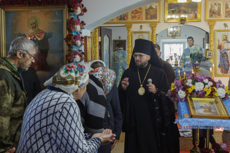 Правящий Архиерей совершил Божественную литургию в храме в честь иконы Божией Матери «Спорительница хлебов» села Галиевка Богучарского района