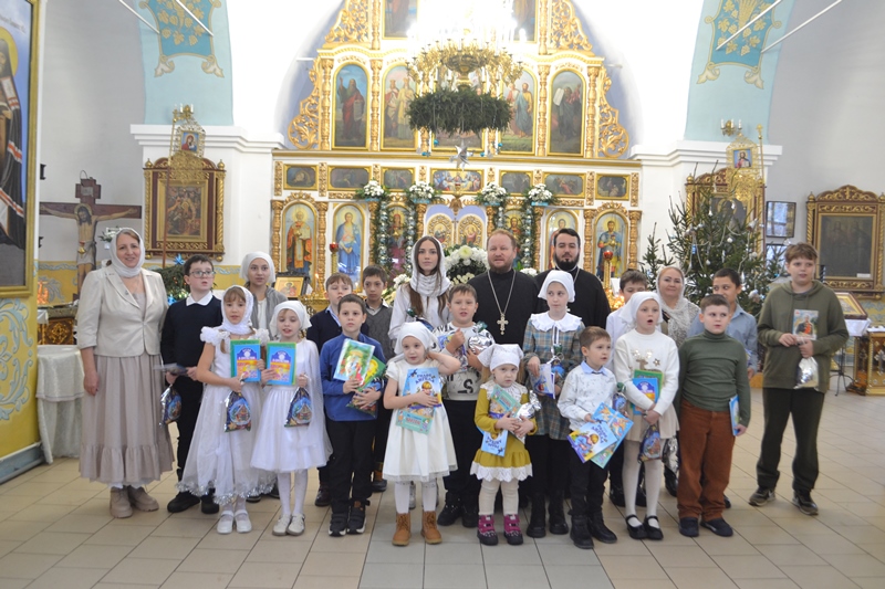  В храме святого мученика Иоанна Воина города Богучар состоялся Рождественский утренник