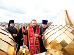 Глава Россошанской епархии освятил купола и кресты для строящегося храма в селе Новобогородицкое Петропавловского района