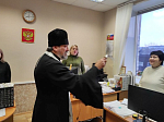 Священник поздравил сотрудников администрации Кантемировского муниципального района с праздником Крещения Господня
