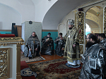 В пятницу 2-й седмицы Великого поста правящий архиерей совершил Литургию Преждеосвященных Даров в Казанском храме с. Гнилое
