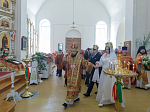 Епископ Россошанский и Острогожский Дионисий совершил венчальную Литургию в храме святителя Митрофана, первого епископа Воронежского, села Верхний Мамон