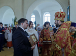 Епископ Россошанский и Острогожский Дионисий совершил венчальную Литургию в храме святителя Митрофана, первого епископа Воронежского, села Верхний Мамон