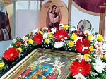 Учащиеся СОШ приняли участие в украшении к празднику Пасхи Рождественского храма живыми цветами