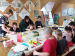 В воскресной группе при храме Архистратига Божия Михаила села Воробьевка состоялся мастер-класс по изготовлению подарков ко Дню матери