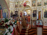 Епископ Россошанский и Острогожский Дионисий возглавил Божественную литургию в храме Архистратига Божия Михаила города Острогожска