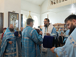 В праздник Казанской иконы Божией Матери Преосвященнейший епископ Дионисий совершил Литургию в Казанском храме пгт. Каменка