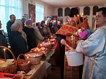 Протоиерей Владимир Шереметов совершил Пасхальное богослужение в Михайло-Архангельском храме и молебное пение на сельских приходах