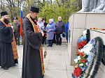 В поселке Каменка состоялась панихида по погибшим воинам в парке Победы 