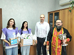 Сотрудники городской и районной администрации приняли участие в благотворительной акции «Белый Цветок»