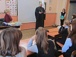 Священник провел открытый урок, посвященный новомученникам и исповедникам Российским