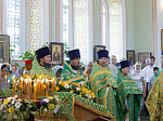 Епископ Россошанский и Острогожский Дионисий совершил Божественную литургию в храме Святого Духа с. Петренково Острогожского района
