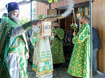 В праздник Святой Троицы Правящий Архиерей совершил Литургию в Свято-Троицком храме г. Россоши