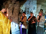 В Калачеевской меловой пещере был совершен первый молебен с момента реставрации входной группы