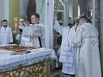В Крещенский сочельник епископ Россошанский и Острогожский Дионисий совершил Литургию в храме Святой Живоначальной Троицы районного поселка Кантемировка
