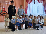 Детей поздравили с Пасхой