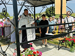 Первая панихида в новой часовне: иерей Николай Холодченко совершил богослужение на обустроенном кладбище в Новой Калитве»