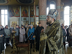 В пятницу Страстной седмицы Преосвященнейший епископ Дионисий совершил вечерню с выносом Плащаницы Спасителя в Ильинском кафедральном соборе Россоши