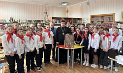 В Заводской школе прошел урок-путешествие «К истокам русского книгопечатания» с участием благочинного иерея Иоанна Суздальцева
