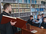 В селе Воронцовка священнослужитель провел ряд просветительских мероприятий, посвященных традициям православной книжности