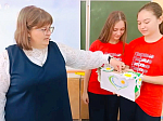 В Воробьевской СОШ прошла благотворительная акция «Белый цветок»: школа внесла вклад в дело милосердия
