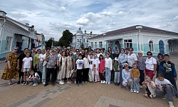 Паломники из Острогожска посетили Воскресенский Белогорский мужской монастырь и город Павловск