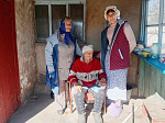 Волонтеры храма в честь Успения Пресвятой Богородицы с. Верхний Мамон Богучарского благочиния, проявили милосердие и заботу