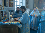 В праздник Казанской иконы Божией Матери Преосвященнейший епископ Дионисий совершил Литургию в Казанском храме пгт. Каменка