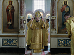 Епископ Россошанский и Острогожский Дионисий возглавил воскресное богослужение в Свято-Троицком храме районного центра Кантемировка