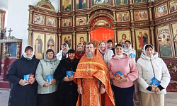 В храмах Россошанского благочиния прихожанок поздравили с Днем жен-мироносиц