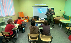 В «Школе выживания» города Россоши провели занятие по сборке и разборке автомата