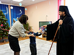 Глава Россошанской епархии поздравил воспитанников социально-реабилитационного центра «Родничок» с Рождеством Христовым