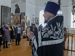 В среду второй седмицы Великого поста епископ Дионисий совершил Литургию Преждеосвященных Даров и диаконскую хиротонию в Казанском храме поселка Каменка