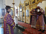 Богослужение в Тихоновском храме Острогожска в Неделю Крестопоклонную